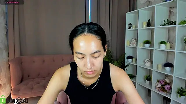 FlirtyAura online show from August 2, 2026, 2:43 am
