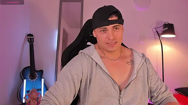 connorsmiith online show from June 14, 2026, 12:41 am