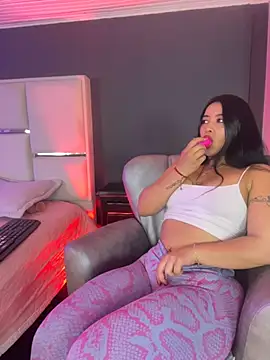 BellaFernandez   online show from June 25, 2026, 1:04 pm
