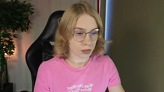 Snapshot of BarbieRichy chatting on September 12, 2025, 5:18 am BarbieRichy online show from September 12, 2025, 5:18 am