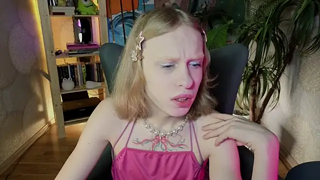 Snapshot of BarbieRichy chatting on October 19, 2025, 5:19 am BarbieRichy online show from October 19, 2025, 5:19 am