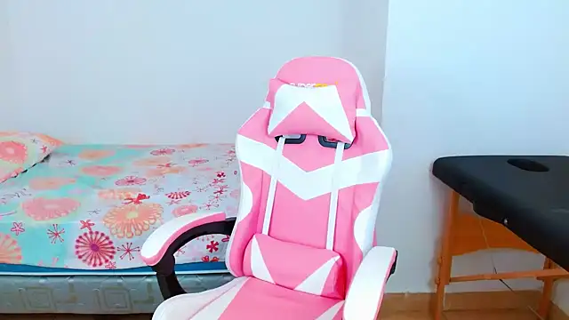 Snapshot of kamilla_evans chatting on November 11, 2025, 10:43 pm kamilla evans online show from November 11, 2025, 10:43 pm