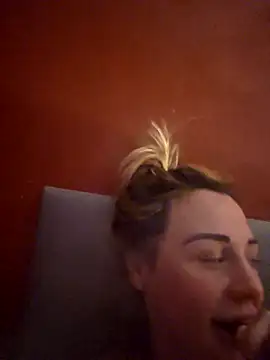 Snapshot of Sophrob96x chatting on November 27, 2025, 10:23 pm Sophrob96x online show from November 27, 2025, 10:23 pm