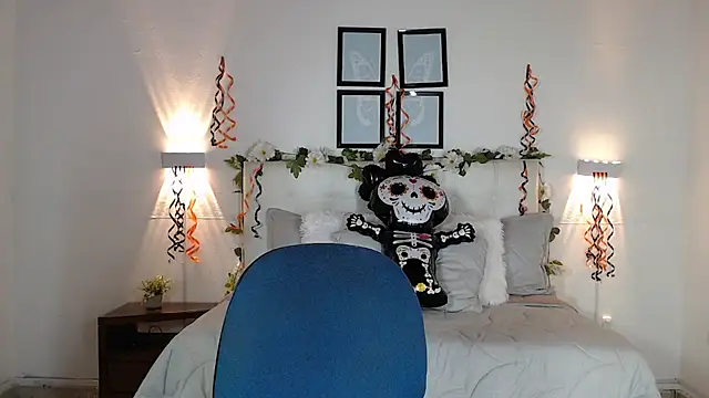 Megan 05  online show from November 3, 2025, 5:58 pm