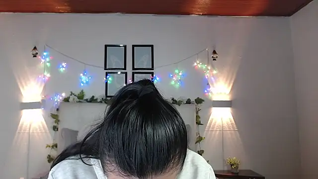 Megan 05  online show from April 22, 2026, 7:15 pm