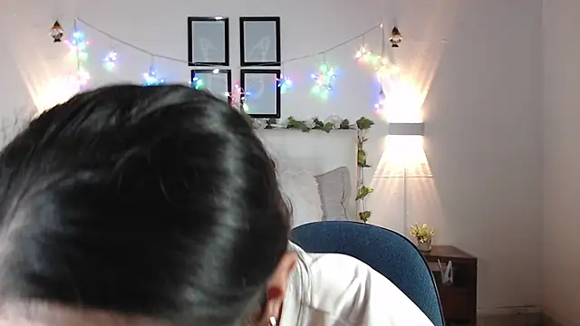 Megan 05  online show from April 28, 2026, 6:46 pm