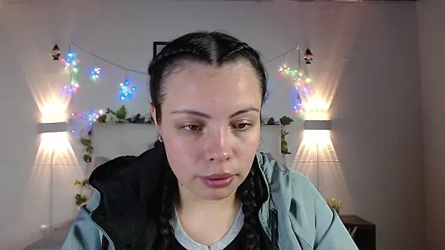 Megan 05  online show from May 4, 2026, 7:21 pm