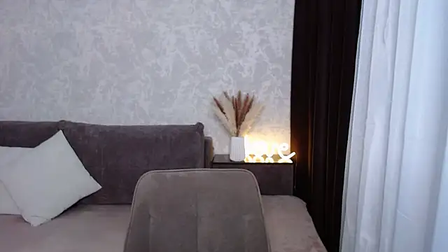Snapshot of IrisJones chatting on June 2, 2026, 4:42 pm IrisJones online show from June 2, 2026, 4:42 pm