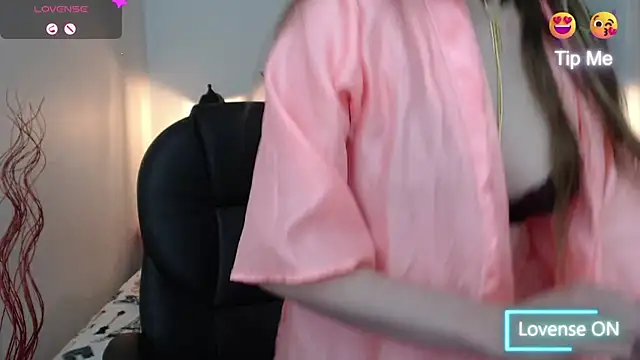 Snapshot of velvet__moon chatting on September 22, 2025, 3:58 pm velvet moon online show from September 22, 2025, 3:58 pm