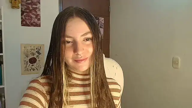 velvet  moon online show from January 5, 2026, 9:07 pm