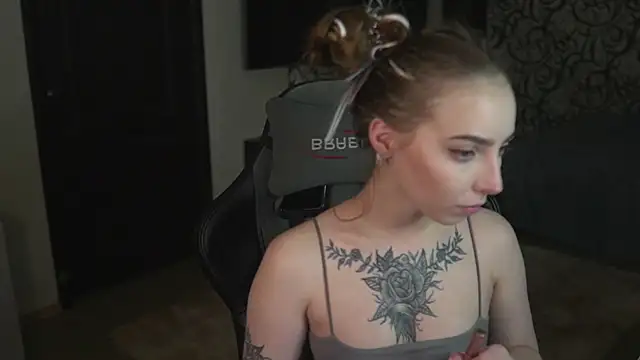 Snapshot of lis_silver chatting on November 23, 2025, 6:52 pm lis silver online show from November 23, 2025, 6:52 pm