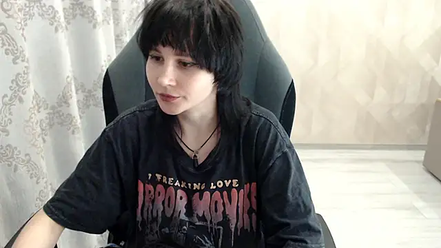 Snapshot of MistyDark chatting on October 14, 2025, 9:32 am MistyDark online show from October 14, 2025, 9:32 am