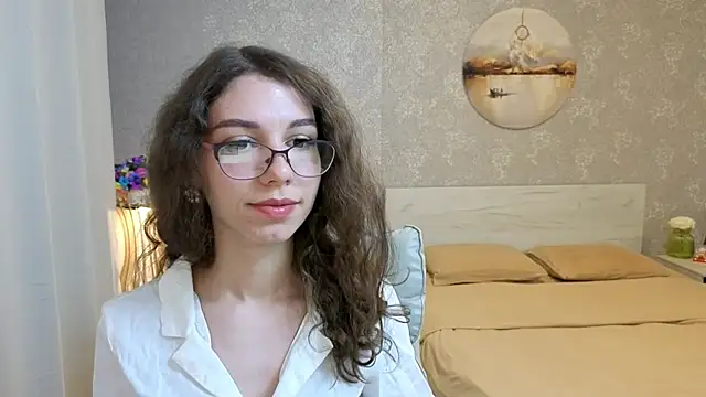 Snapshot of KellyShines chatting on June 10, 2026, 6:18 pm KellyShines online show from June 10, 2026, 6:18 pm