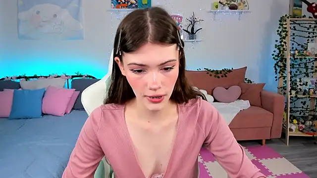 Zoe Vee online show from July 15, 2026, 3:23 am