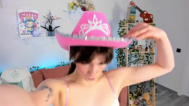 Zoe Vee online show from July 27, 2026, 3:46 am