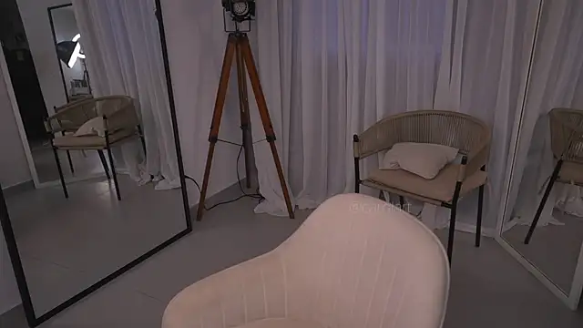 Snapshot of Carolart_ chatting on September 10, 2025, 11:05 pm Carolart online show from September 10, 2025, 11:05 pm