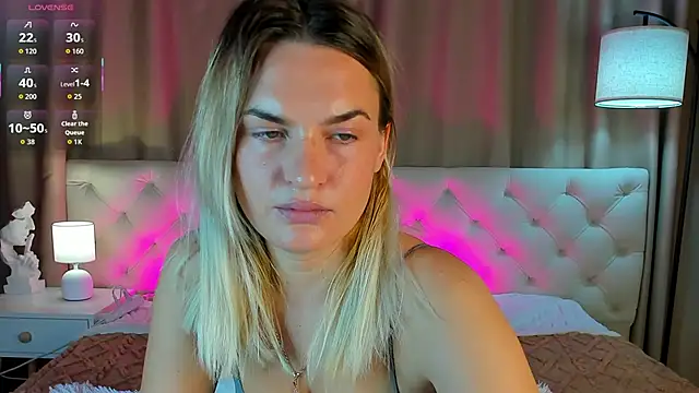 Snapshot of Marie_Ellie chatting on October 7, 2025, 1:25 am Marie Ellie online show from October 7, 2025, 1:25 am