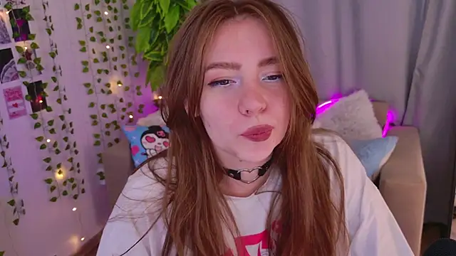 Snapshot of Moon__Bunny chatting on September 11, 2025, 3:34 pm Moon Bunny online show from September 11, 2025, 3:34 pm