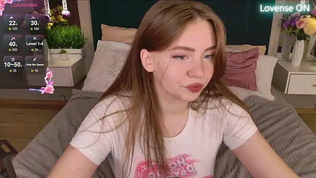 Snapshot of Moon__Bunny chatting on October 4, 2025, 3:21 pm Moon Bunny online show from October 4, 2025, 3:21 pm