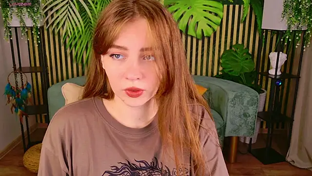 Snapshot of Moon__Bunny chatting on October 10, 2025, 3:44 pm Moon Bunny online show from October 10, 2025, 3:44 pm