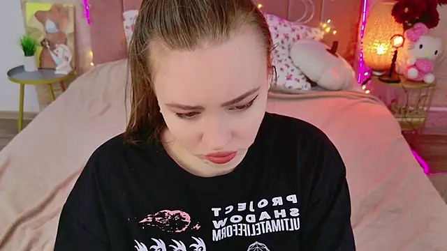 Snapshot of Moon__Bunny chatting on February 12, 2026, 12:22 pm Moon Bunny online show from February 12, 2026, 12:22 pm