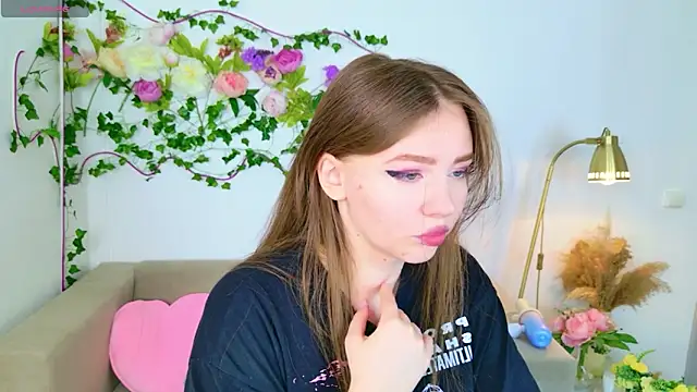 Snapshot of Moon__Bunny chatting on March 12, 2026, 2:45 pm Moon Bunny online show from March 12, 2026, 2:45 pm