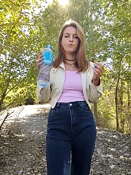 YOOUR EVAA online show from September 15, 2025, 4:56 am