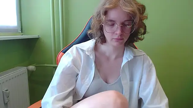 juicyPenny online show from May 5, 2026, 6:21 am