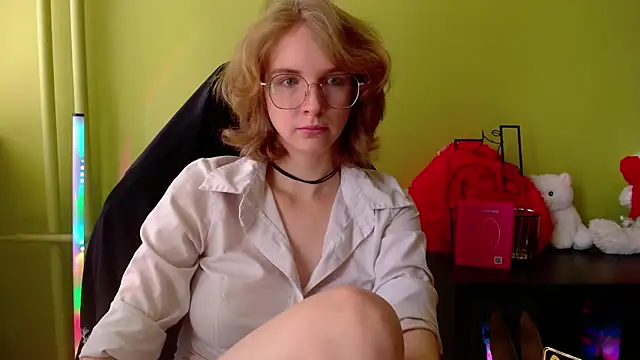 Snapshot of juicyPenny chatting on June 17, 2026, 9:23 am juicyPenny online show from June 17, 2026, 9:23 am