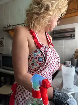 Snapshot of milfevapeccato chatting on July 28, 2026, 10:54 am milfevapeccato online show from July 28, 2026, 10:54 am