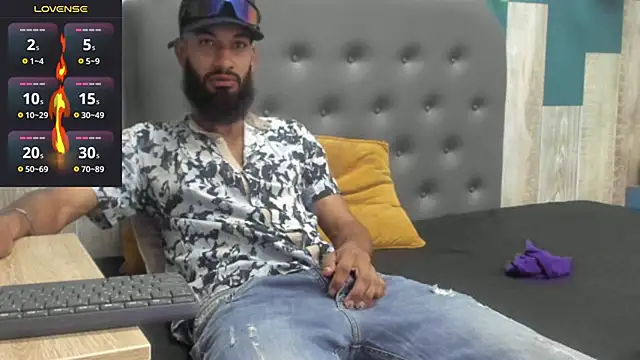 Snapshot of Damian_Shakur chatting on October 31, 2025, 11:33 am Damian Shakur online show from October 31, 2025, 11:33 am