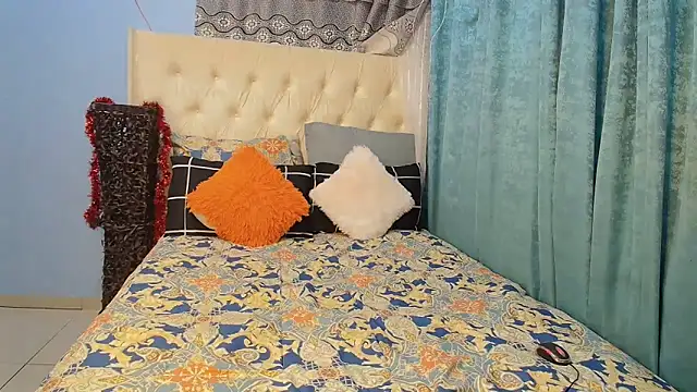 Snapshot of Violettx25 chatting on November 18, 2025, 8:24 pm Violettx25 online show from November 18, 2025, 8:24 pm