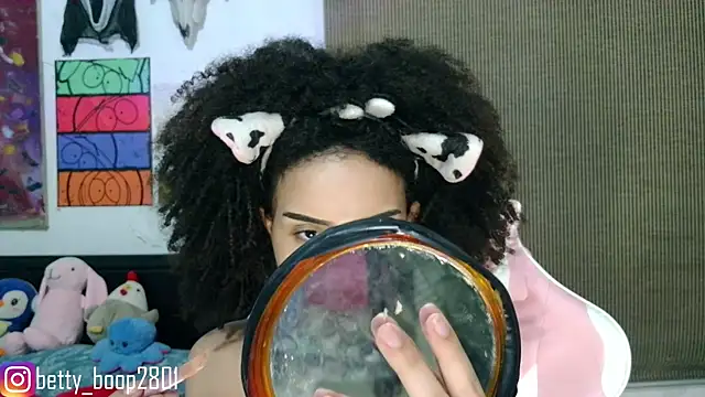 bettyboo2801 online show from May 3, 2026, 4:40 am