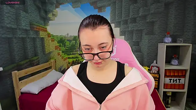 ClaraParks online show from December 3, 2025, 8:18 pm