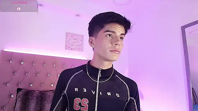 Dulcey  online show from September 18, 2025, 8:22 pm