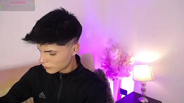 Dulcey  online show from September 25, 2025, 3:43 am