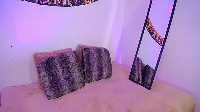 Dulcey  online show from October 8, 2025, 3:59 am