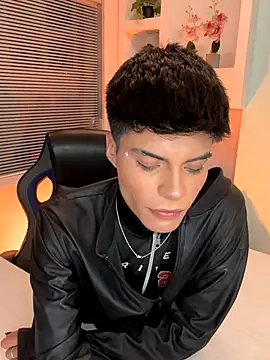 Dulcey  online show from October 23, 2025, 4:34 am