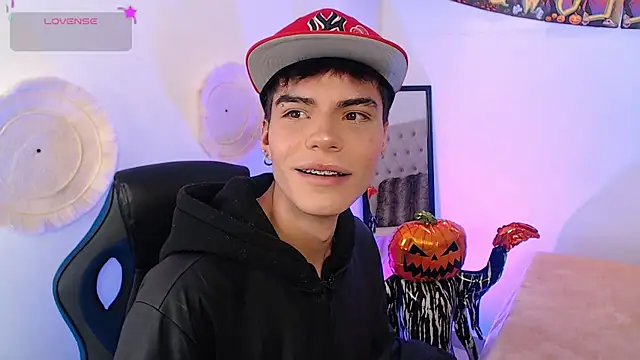 Dulcey  online show from October 30, 2025, 4:58 am