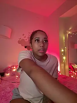 Snapshot of _Zahara_ chatting on May 18, 2026, 7:03 am Zahara online show from May 18, 2026, 7:03 am