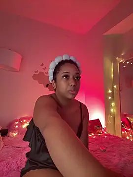 Snapshot of _Zahara_ chatting on May 19, 2026, 11:00 pm Zahara online show from May 19, 2026, 11:00 pm