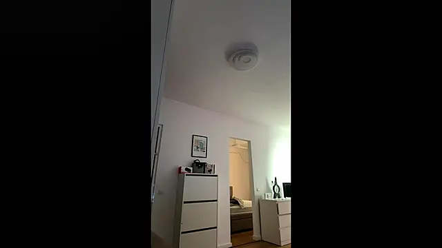 Snapshot of EvaBllake chatting on September 18, 2025, 6:04 am EvaBllake online show from September 18, 2025, 6:04 am