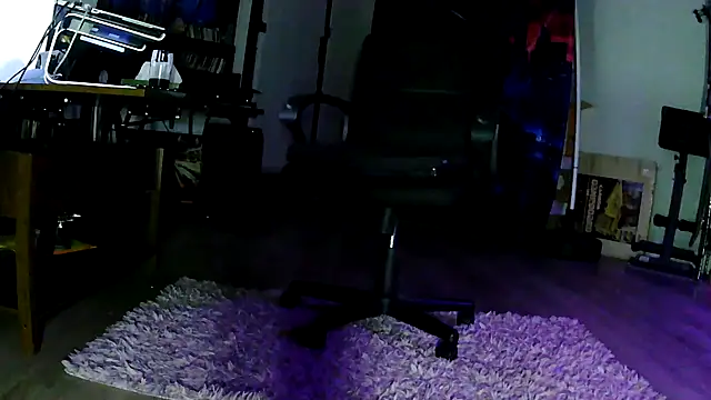 Snapshot of glitterboxx chatting on July 19, 2026, 6:28 am glitterboxx online show from July 19, 2026, 6:28 am