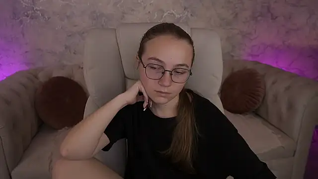 ArrinaWairr online show from October 1, 2025, 7:36 am