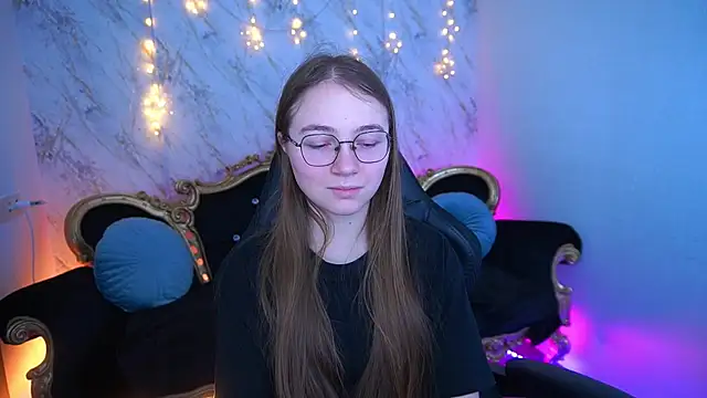 ArrinaWairr online show from February 5, 2026, 8:41 am