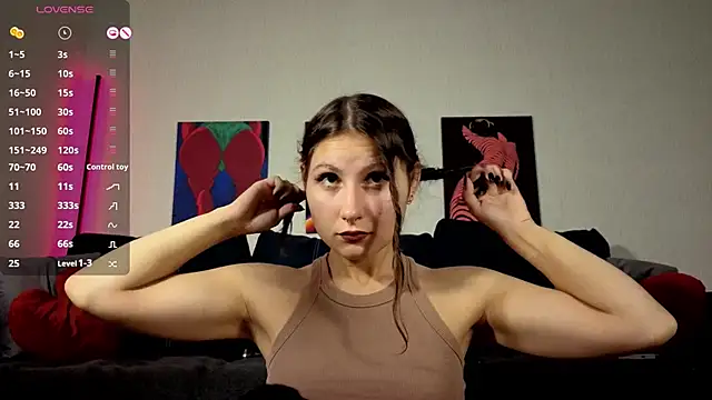 Snapshot of TrixiBell chatting on September 17, 2025, 4:14 am TrixiBell online show from September 17, 2025, 4:14 am