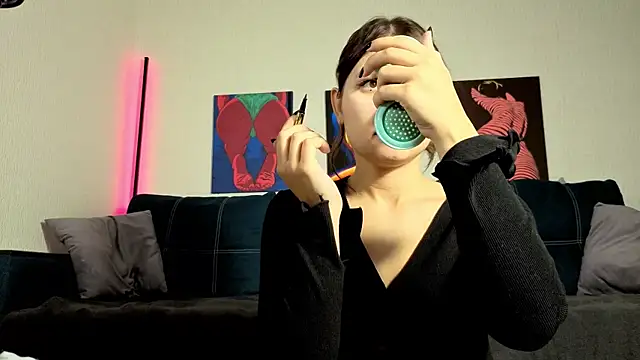 Snapshot of TrixiBell chatting on September 18, 2025, 4:36 am TrixiBell online show from September 18, 2025, 4:36 am