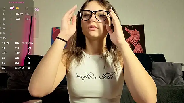 Snapshot of TrixiBell chatting on October 2, 2025, 4:19 am TrixiBell online show from October 2, 2025, 4:19 am