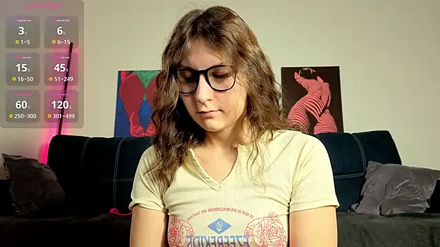 Snapshot of TrixiBell chatting on November 11, 2025, 4:23 am TrixiBell online show from November 11, 2025, 4:23 am