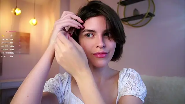 EleneButton online show from September 27, 2025, 1:10 am